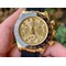 Daytona-116518-Noob-1-1-Best-Edition-YG-Plated-904L-SS-Case-Goid-Diamonds-Dial-on-Black-Rubber-Strap-SA4130-V4 Replica