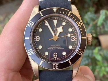 HERITAGE BLACK BAY BRONZE GRAY XF 1:1 BEST EDITION ON LEATHER STRAP A5612 V3