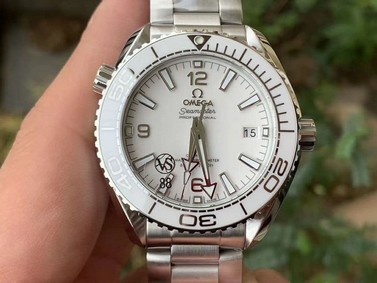 OMG0695A - Planet Ocean 600M 39.5mm SS/SS White VSF A8800