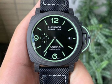 PAM1118 Luminor Marina 