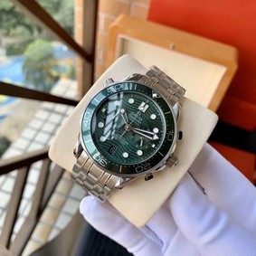 Omega Seamaster Green Dial on SS Strap Chrono