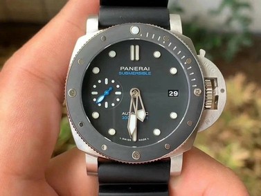 PAM683 Luminor Submersible VSF 1:1 Best Edition on Black Rubber Strap P.9010 Clone