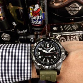 Breitling Colt Skyracer Black Dial on Green Rubber Strap