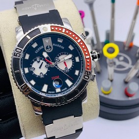 UN Black Dial Silver Case on Black Rubber Strap