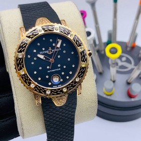 UN Diamond Black Dial Case Gold Rubber Strap