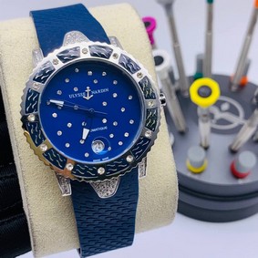 UN Diamond Blue Dial Case Silver Rubber Strap
