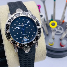 UN Diamond Black Dial Case Silver Rubber Strap