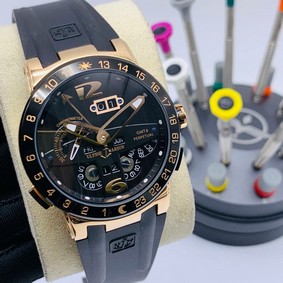 UN Classic Rome Black Gold Dial on Black Rubber Strap