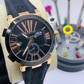 UN Classic Rome Black Gold Dial on Black Rubber Strap