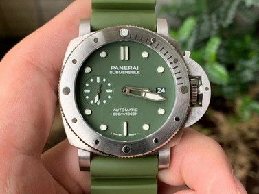 PAM1055 Luminor Submersible 42mm Verde Militare VSF 1:1 Best Edition on Green Rubber Strap P.900 Clone