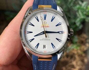 Aqua Terra 150M Master Chronometers VSF 1:1 Best Edition White Dial Gold Hand on Blue Rubber Strap A8900 Super Clone