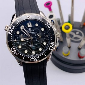 Omega Seamaster Black Dial on Black Rubber Strap Chrono High Version