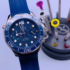 Omega Seamaster Blue Dial on Blue Rubber Strap Chrono High Version