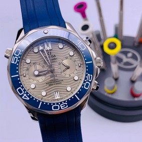 Omega Seamaster Grey Dial on Blue Rubber Strap Chrono High Version